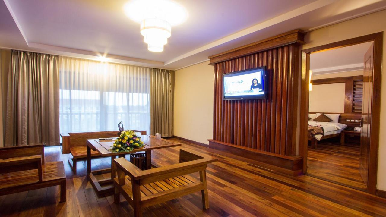 Royal Empire Premium Hotel Siem Reap Zewnętrze zdjęcie