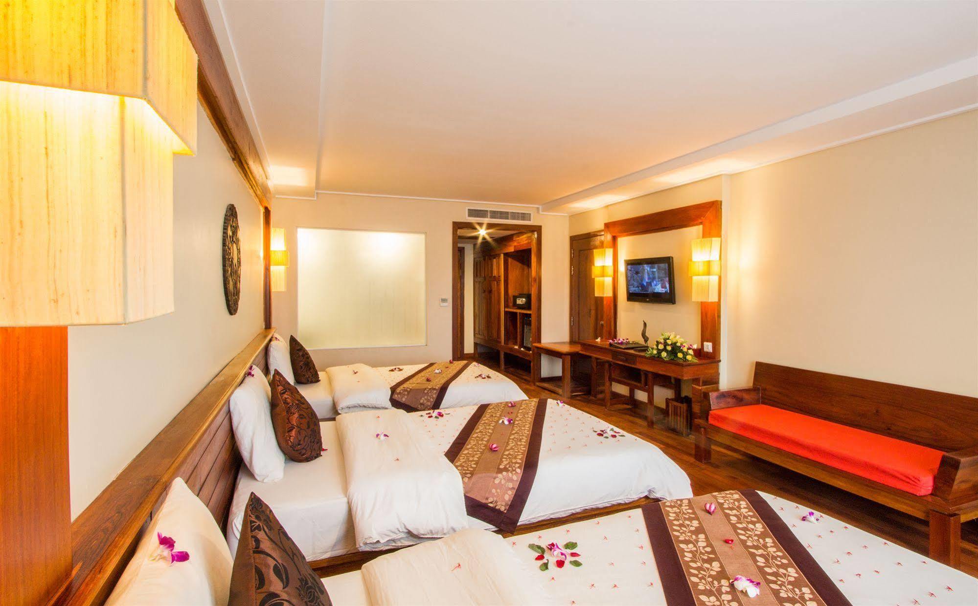 Royal Empire Premium Hotel Siem Reap Zewnętrze zdjęcie
